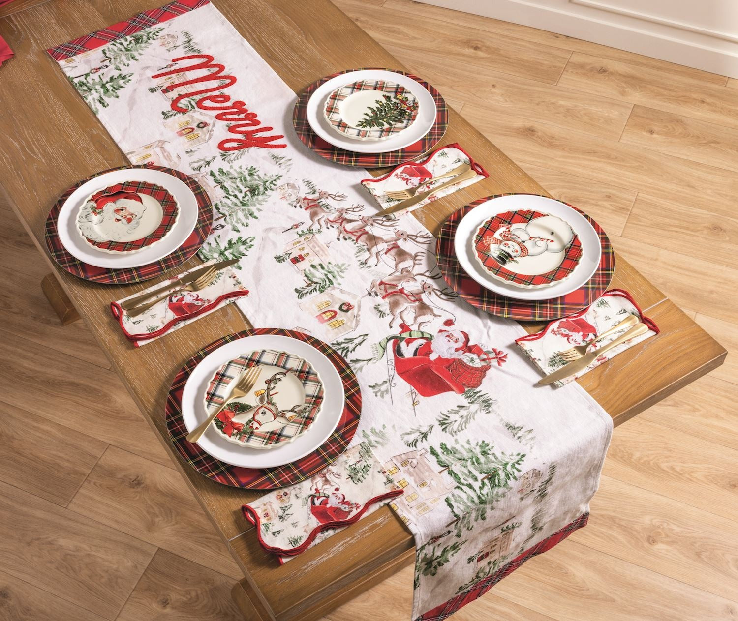 Classic Christmas Santa Scalloped Napkins - Set of 4