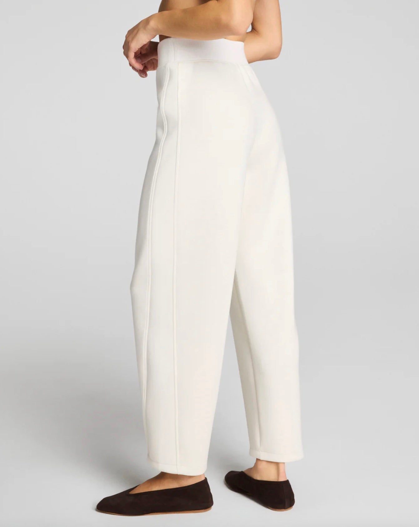 SPANX AirEssentials Luxe Barrel Ankle Pant