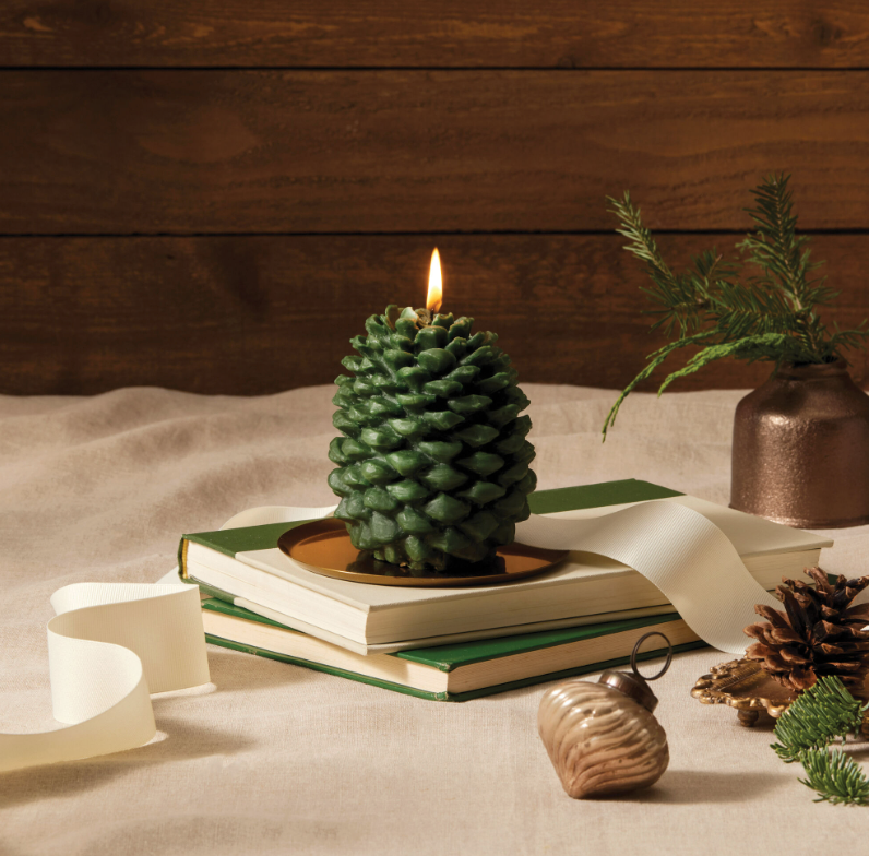 Thymes Frasier Fir Petite Molded Pinecone Candle