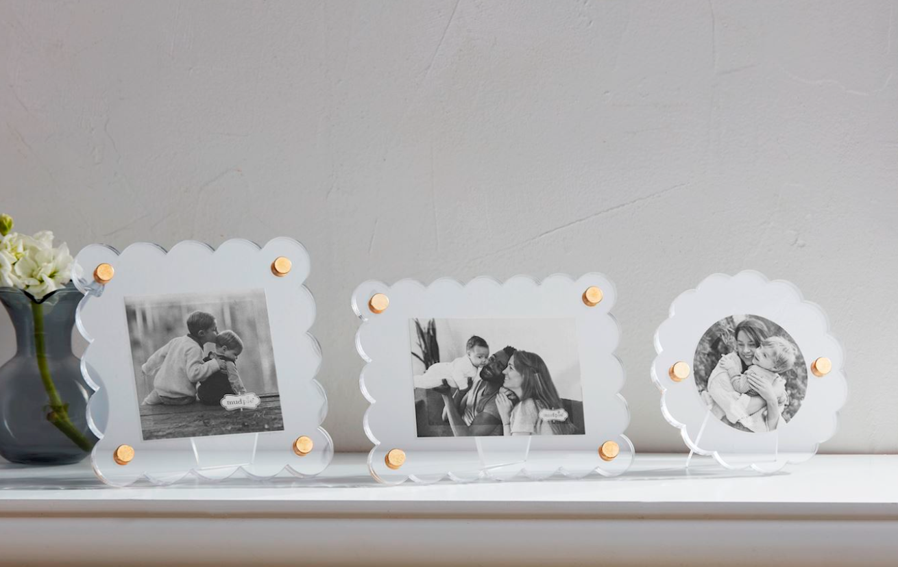 Mini Scalloped Acrylic Frame