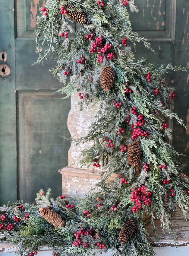 5' Divinity Berry Cedar Garland