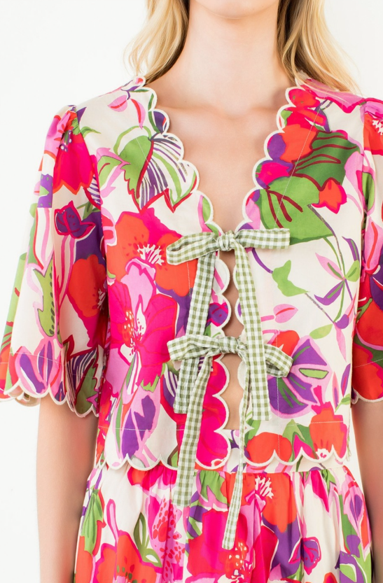 Flynne Scalloped Edge Floral Top