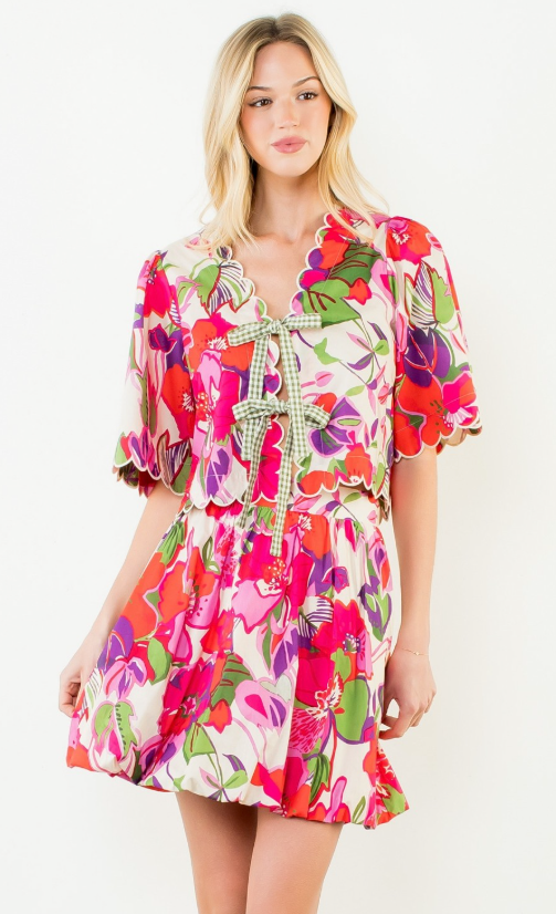 Flynne Scalloped Edge Floral Top