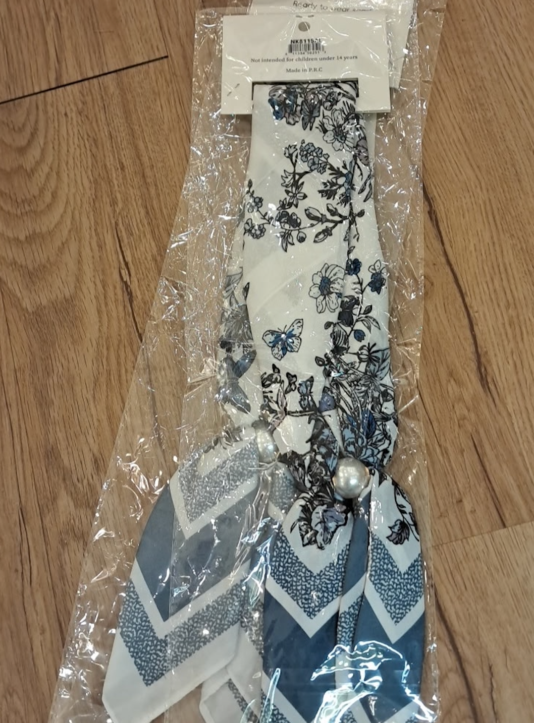 Magnetic Pearl Scarf