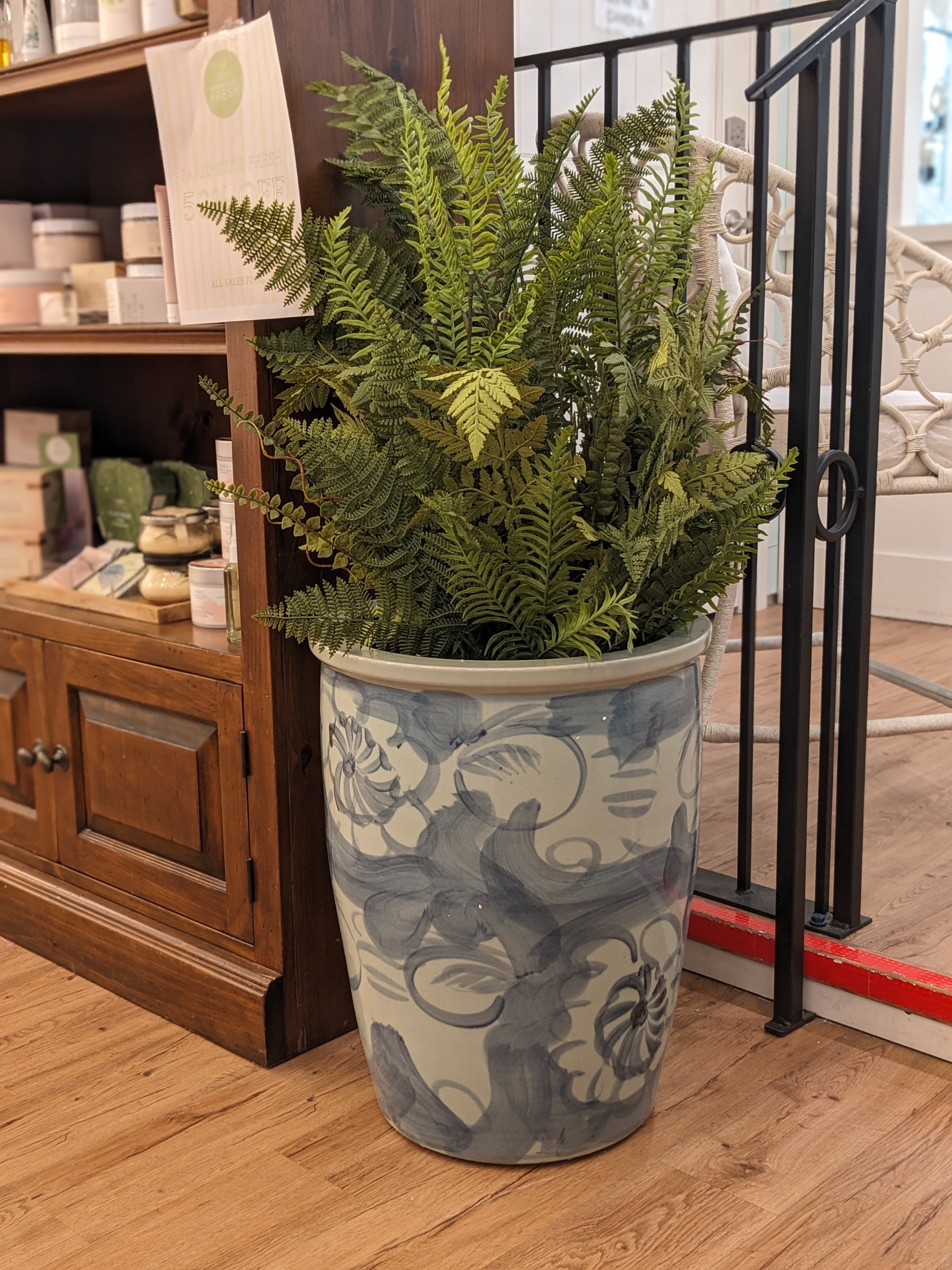 Silla Lotus Medium Planter
