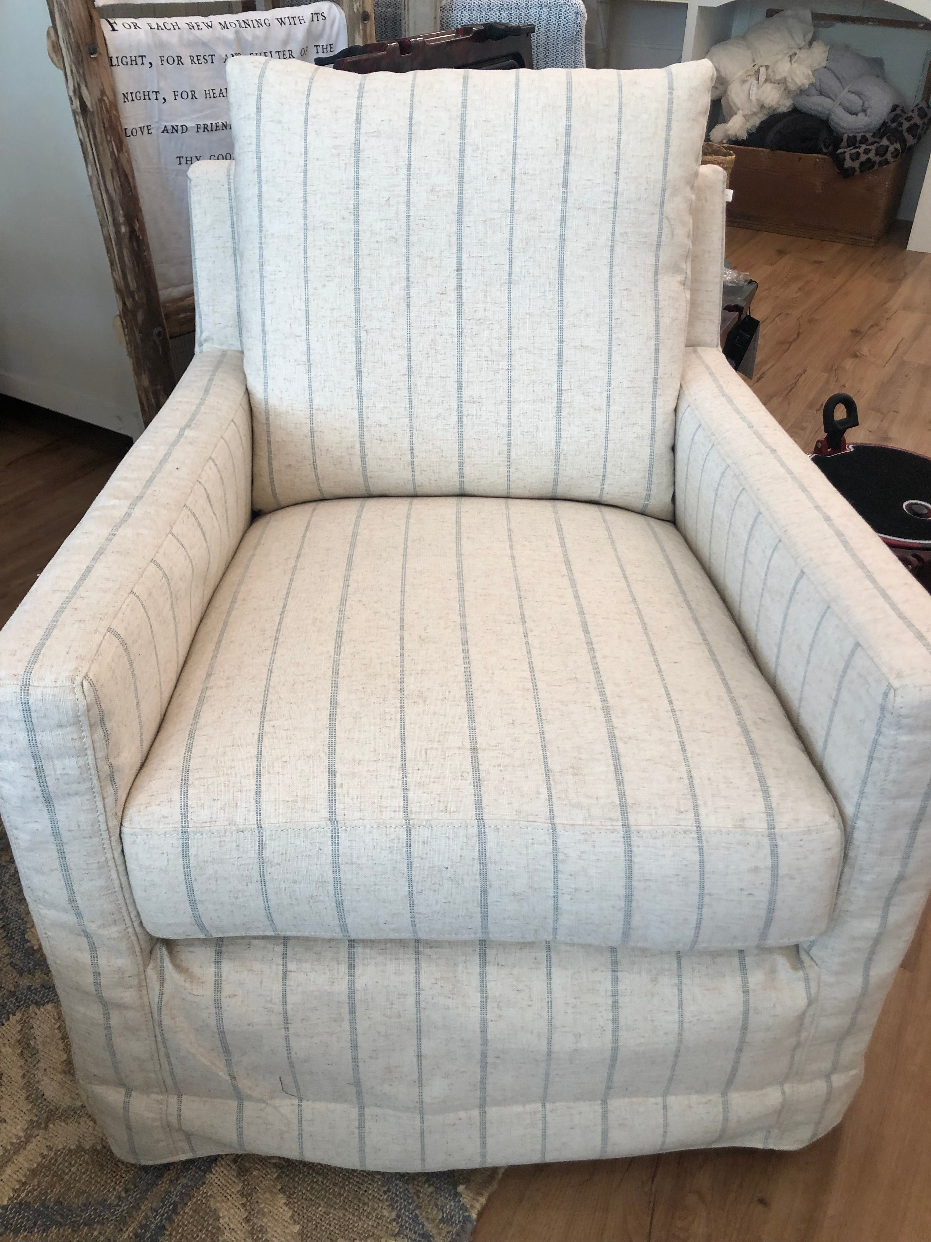 Jett Swivel Glider