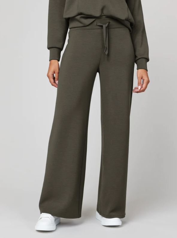 SPANX AirEssentials Wide Leg Pant