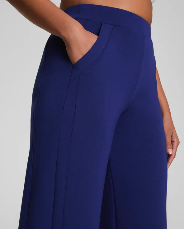 SPANX AirEssentials Wide Leg Track Pant – Treehouse On Main SPANX AirEssentials Wide Leg Track Pant – Treehouse On Main
