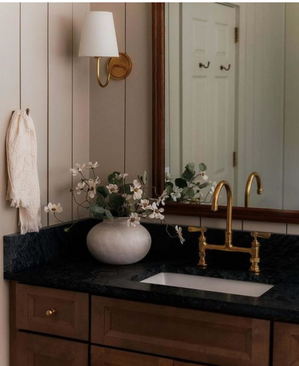 Lyndsie Small Sconce