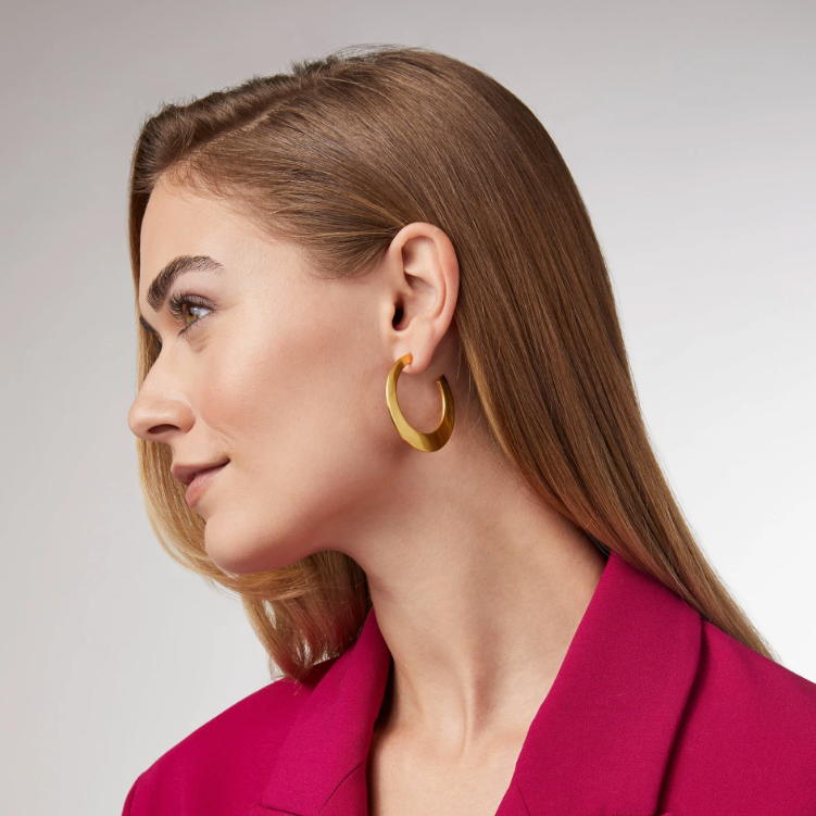 Julie Vos Luna Hoops