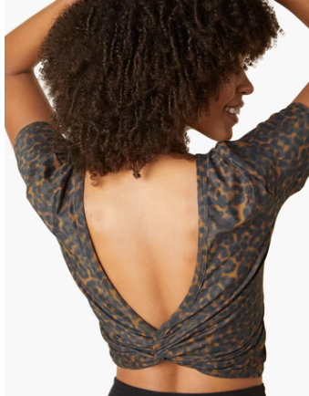 Beyond Yoga Featherweight SoftMark Twist Out Tee